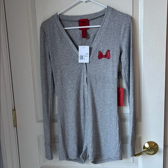 NWT DISNEY MINNIE MOUSE
PAJAMA ROMPER Gray long-sleeve snap button women small - Picture 10 of 10